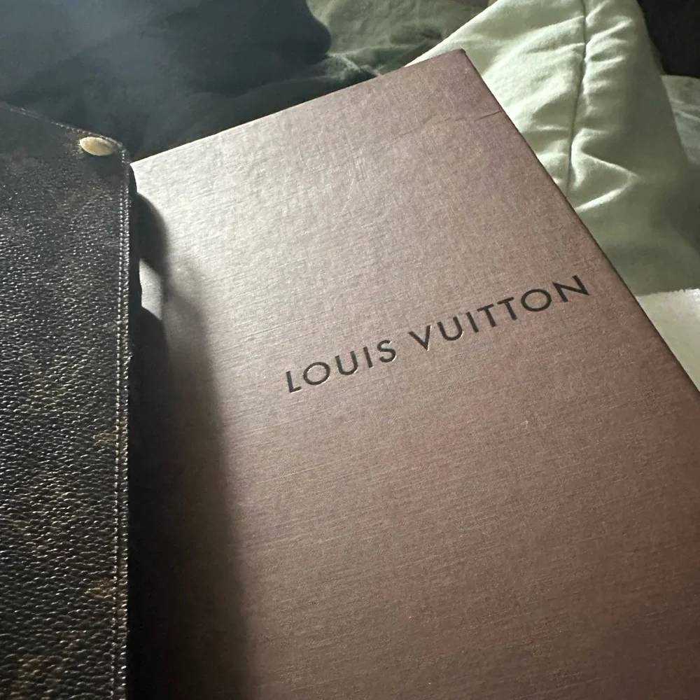 Louis Vuitton apple table case, in very good condition!!